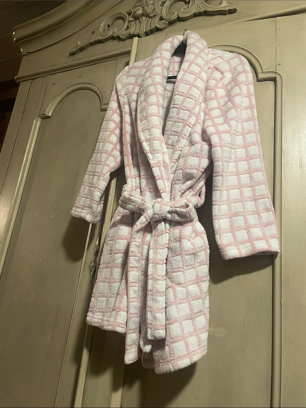 Noir Jasmine Rose Pink & White Plush Checkered Shawl-Collar Robe